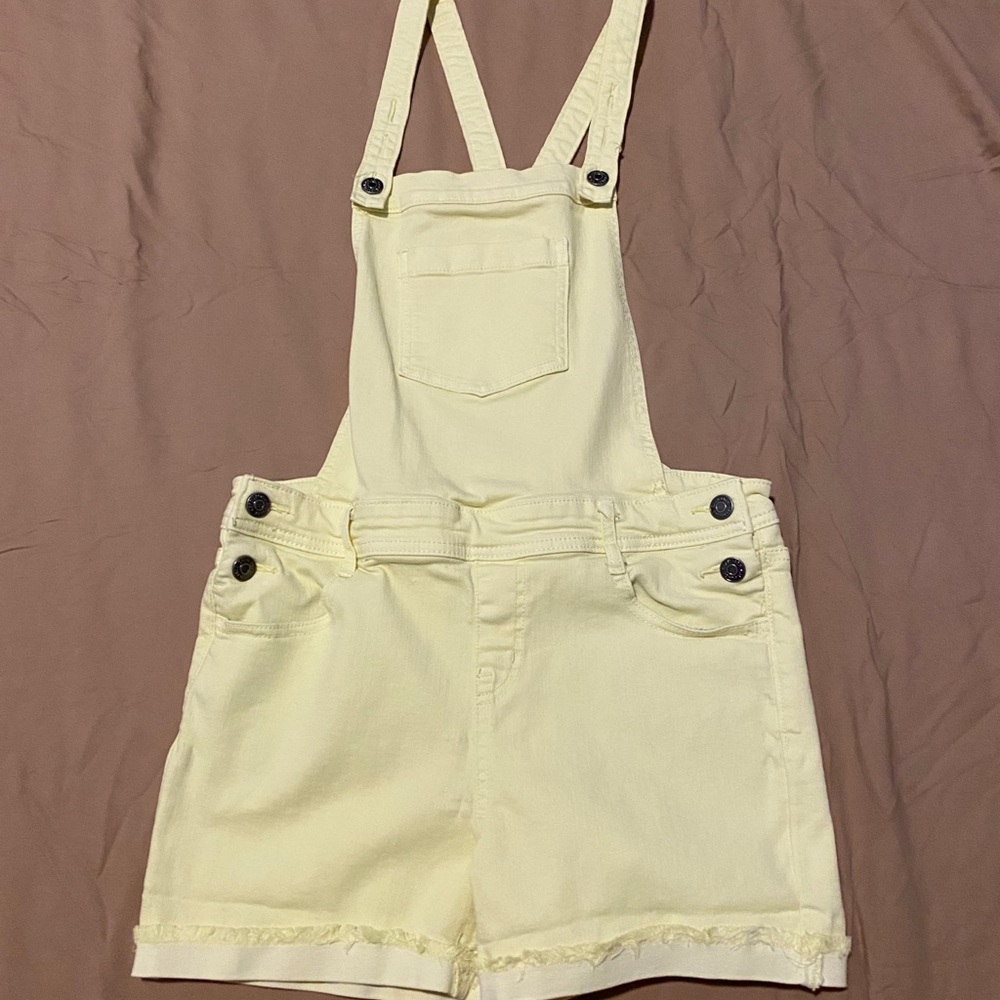 Pastel yellow short overalls